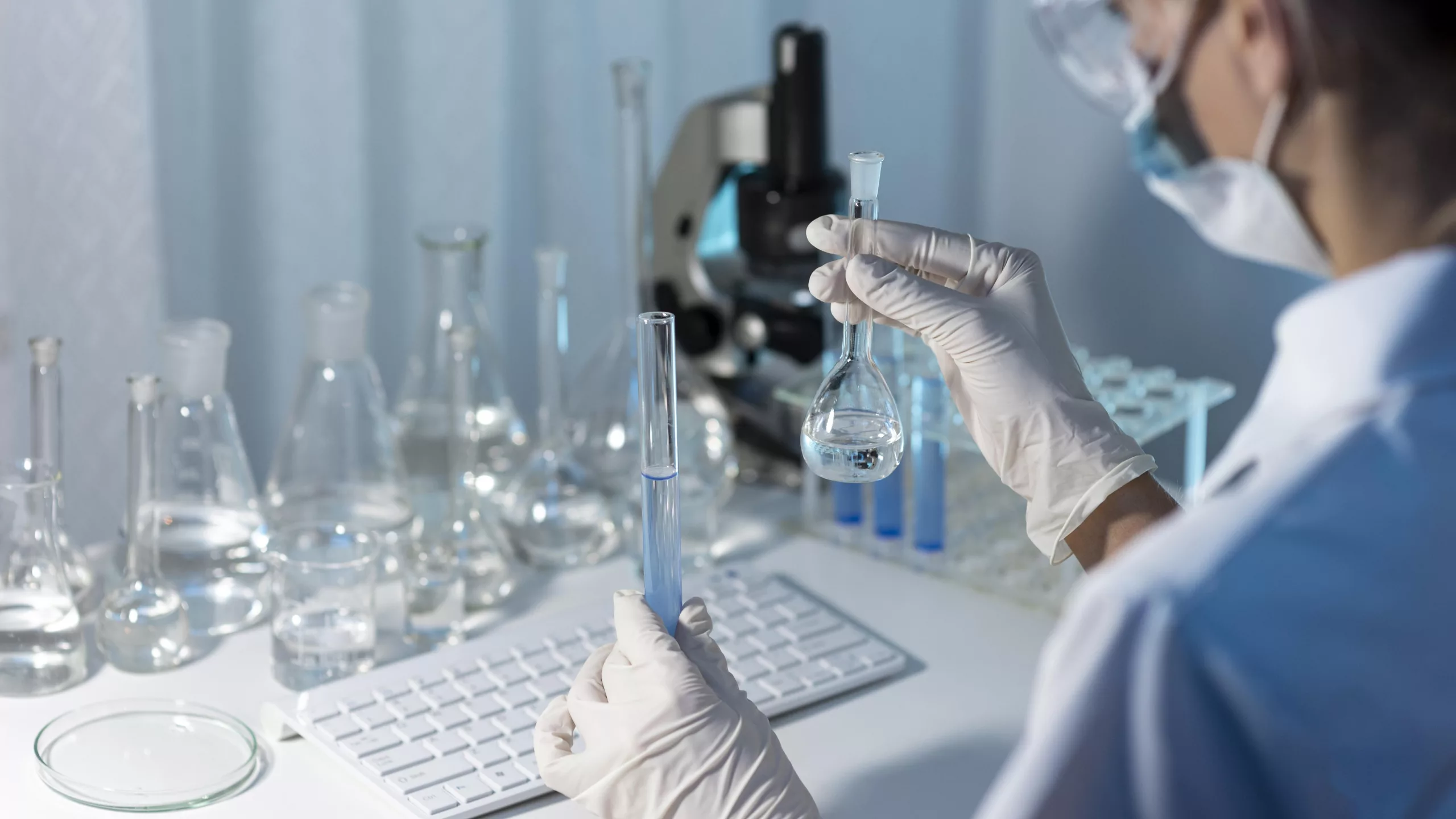 Scientist working in a Lap to create Toothpaste formula - Toothpastes.co.uk